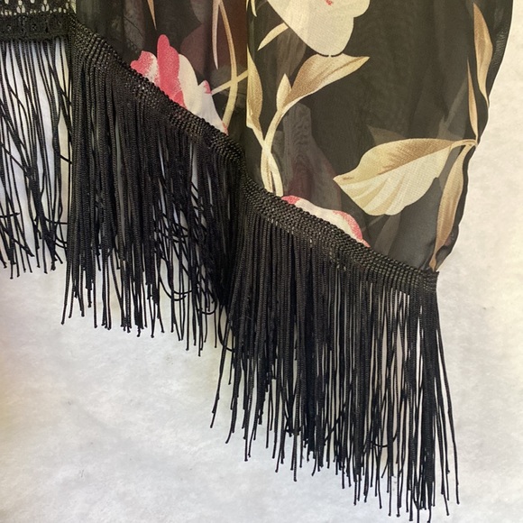 Black And Pink Tropical Floral Print Fringed Open Kimono Shawl - Picture 7 of 10